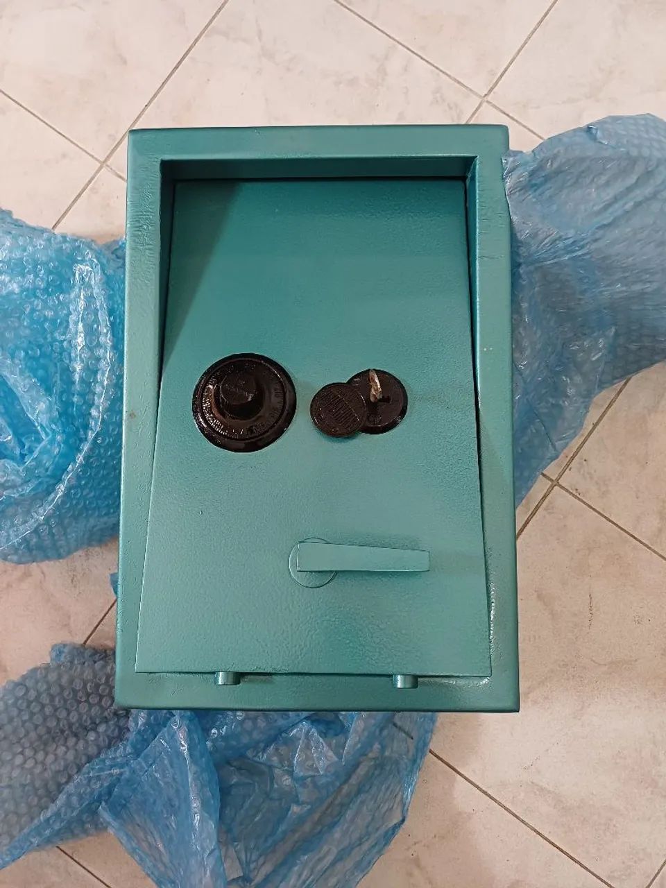 PEÇA PARA COLECIONADOR - COFRE *VINTAGE* DE ALTA SEGURANÇA DA MARCA BERNARDINI.