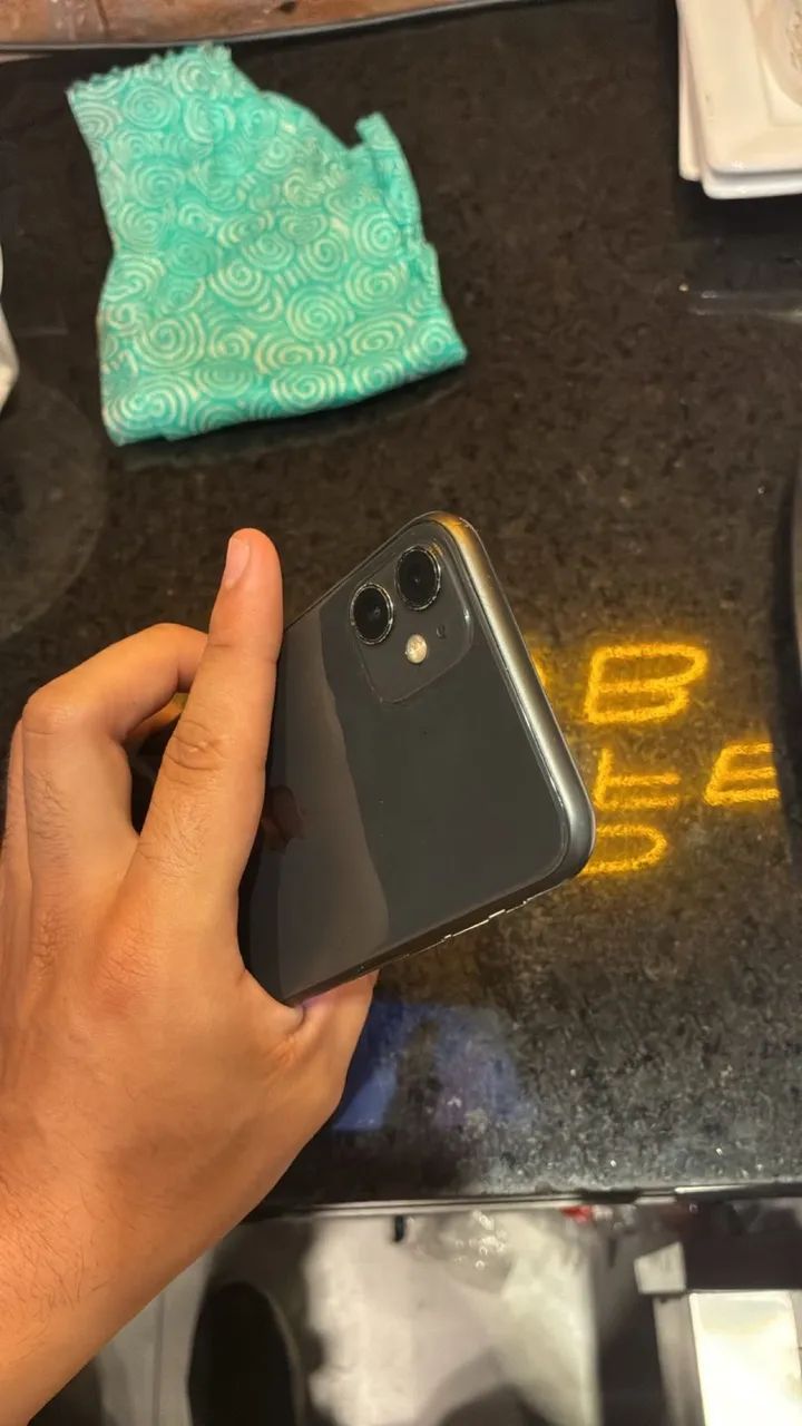 iPhone 11 em perfeito estado, apenas dois problemas  - Foto 5