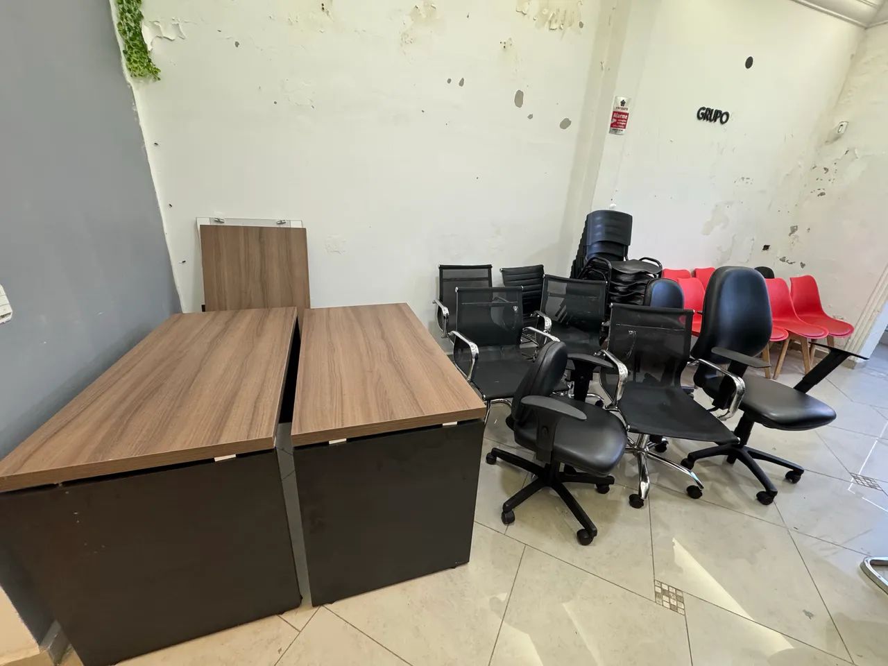 Mesa + cadeiras escritório reunião 