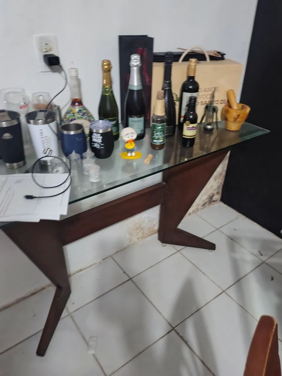 Aparador de madeira com vidro - Foto 4