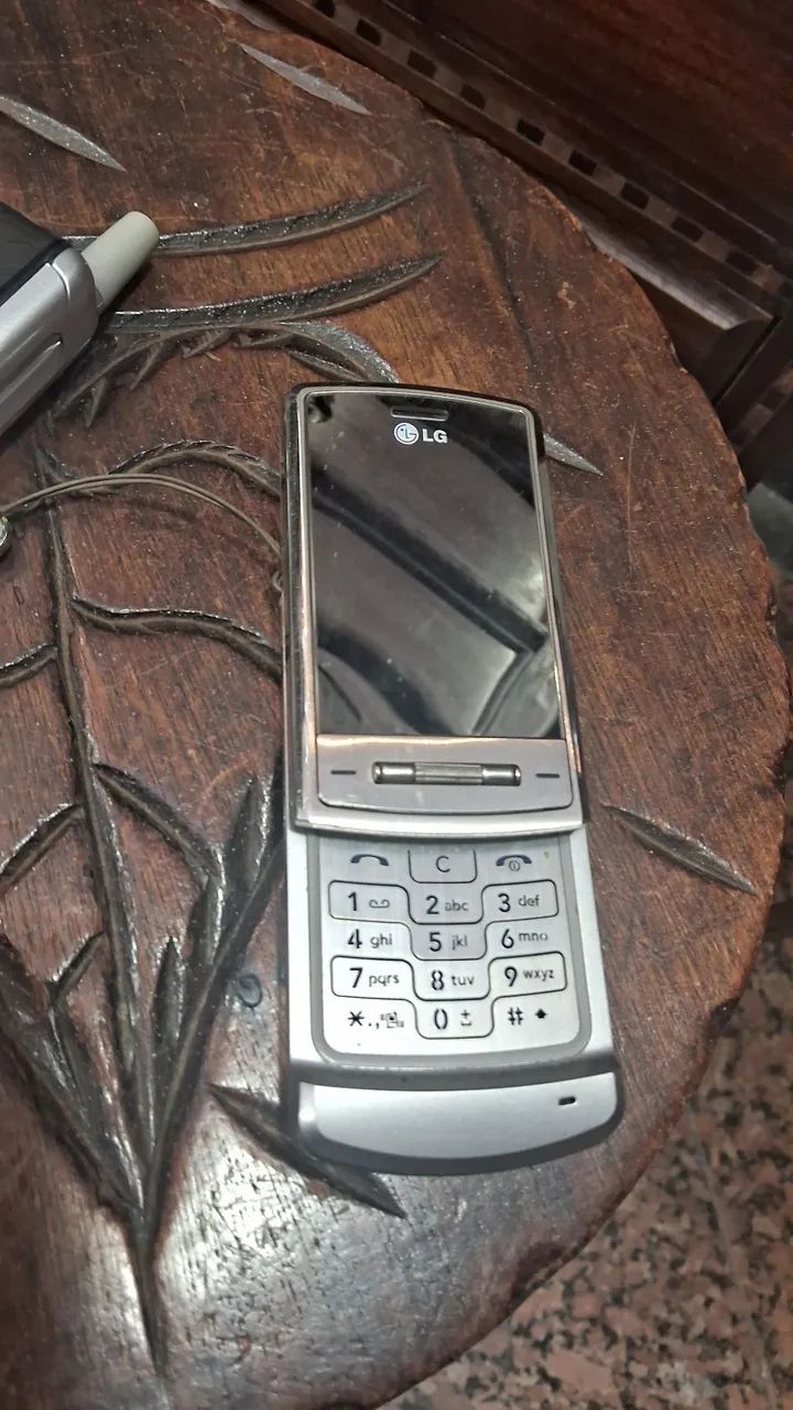 celular LG Shine ME97 SEM TESTES Vendemos como decoração  - Foto 4