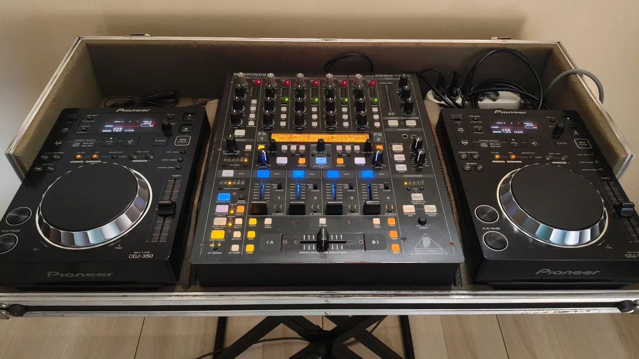Par de CDJs 350 Pioneer + Mixer DDM 4000 Behringer + Case - Foto 2