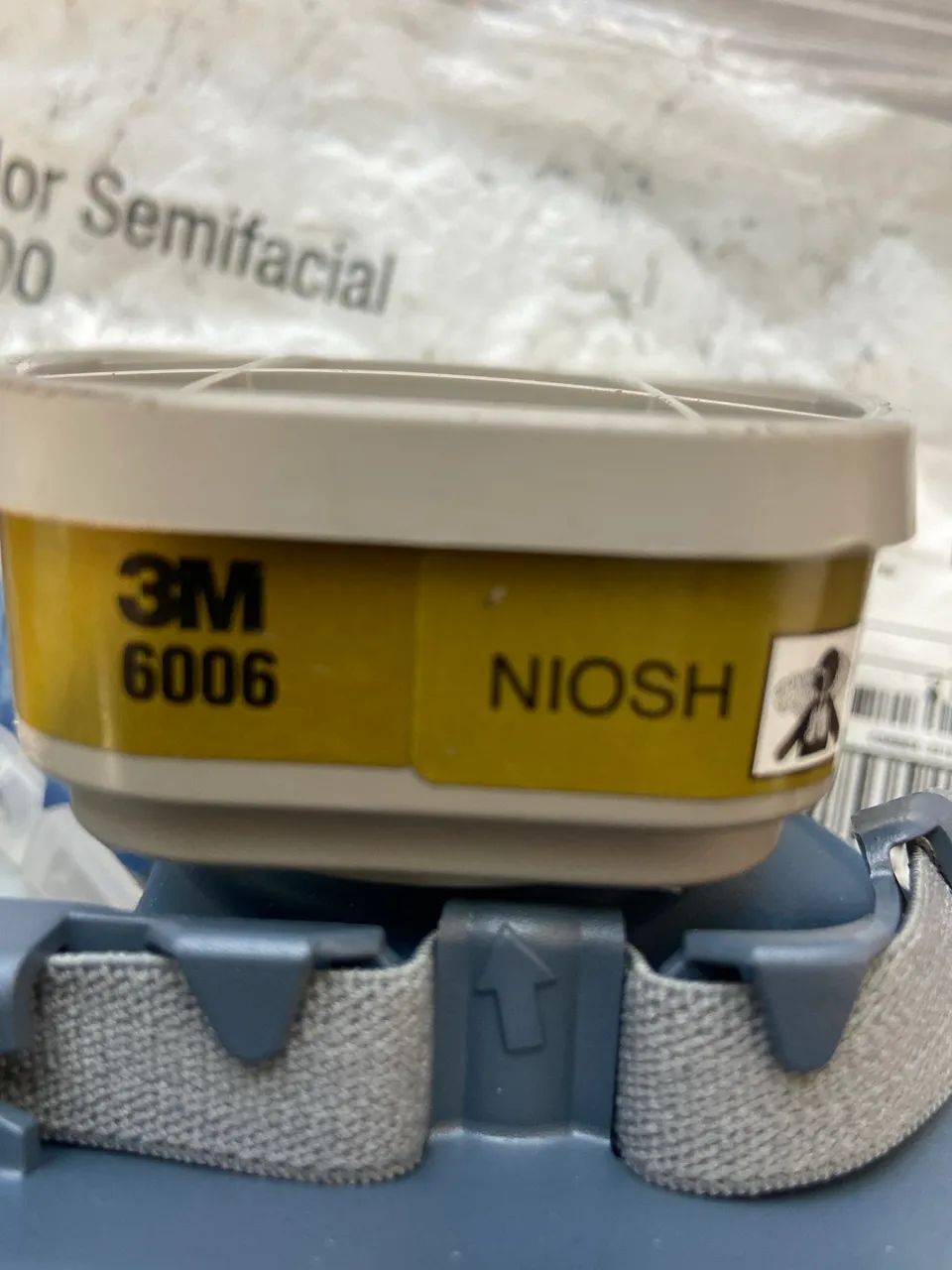 Respirador 3M M 7502 M com cartucho Nuosh 3M 6006  - Foto 3