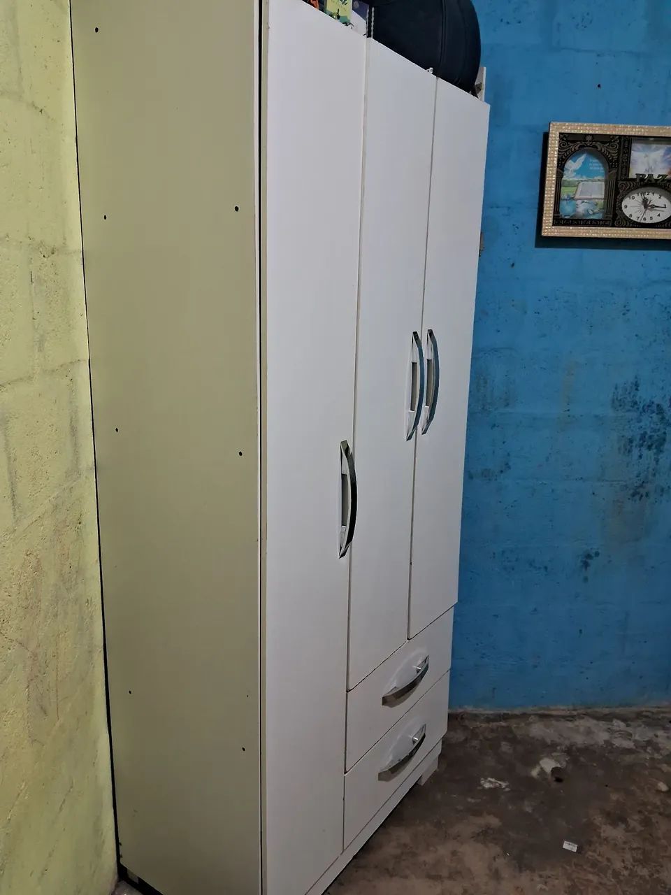 Vendo guardar roupa de três portas é duas gavetas. - Foto 2