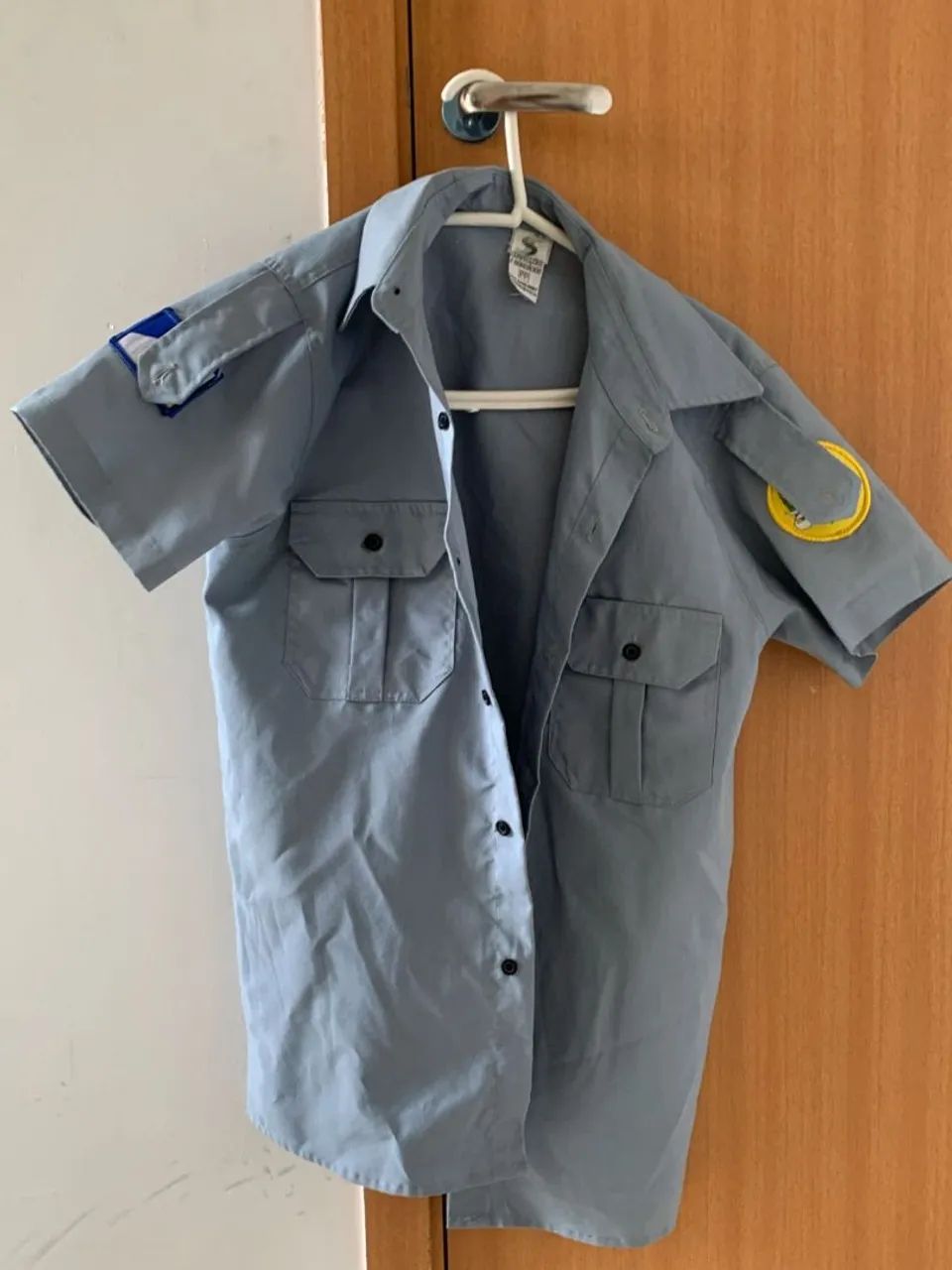 Vendo Camisas  e Saía Militar Semi novas. - Foto 5