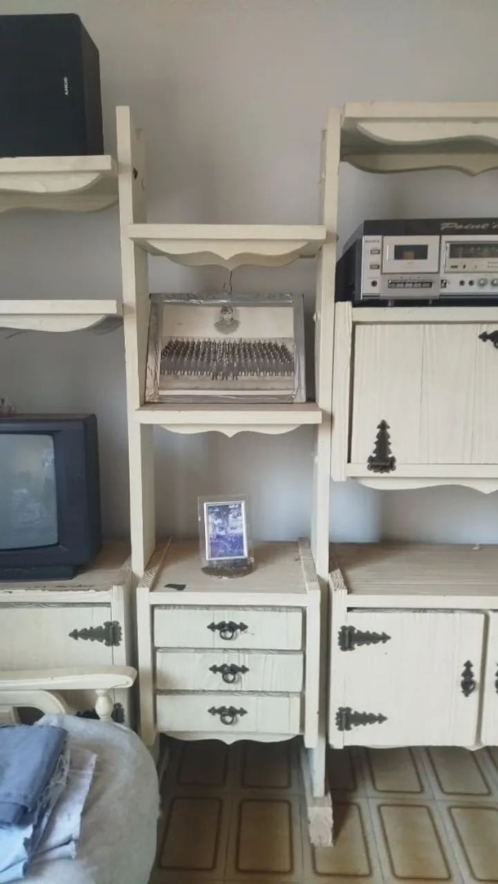 VENDO MÓVEIS E EXCELENTE ESTADO TEM UM INSTANTE MESINHA CAMA DE CASAL MESA CADEIRAS ALMOFA - Foto 5