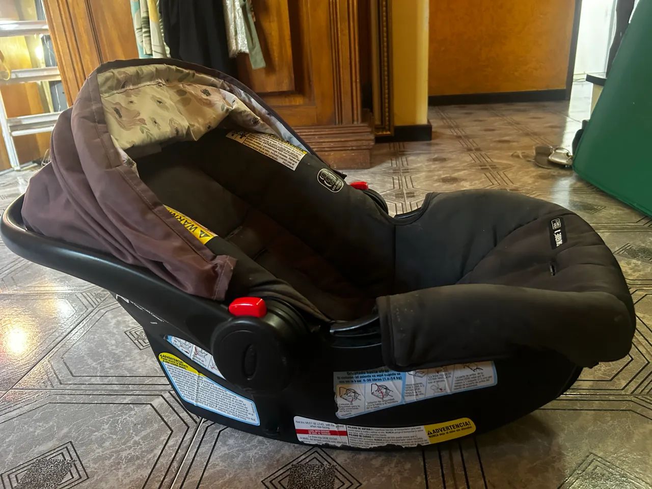 Bebê conforto com base pra carro