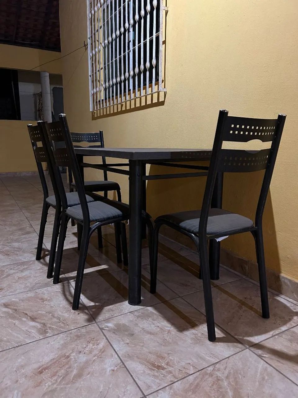 MESA DE JANTAR COM 4 CADEIRAS - Foto 2