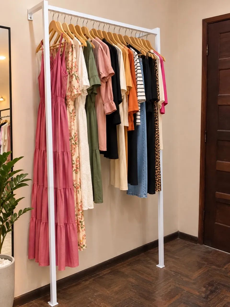 Expositor arara de roupas de parede - Foto 2