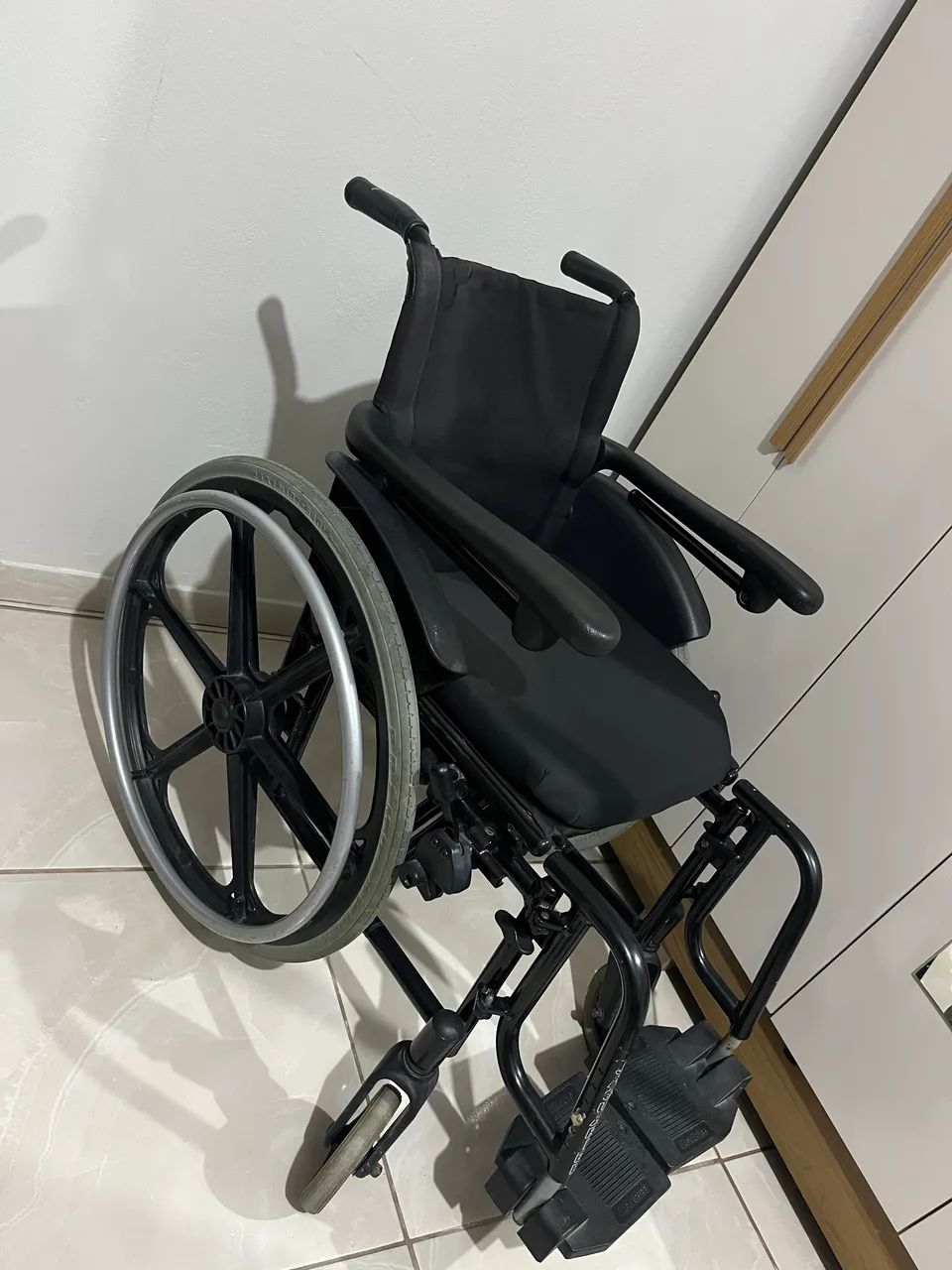 Vendo cadeira de rodas  - Foto 2