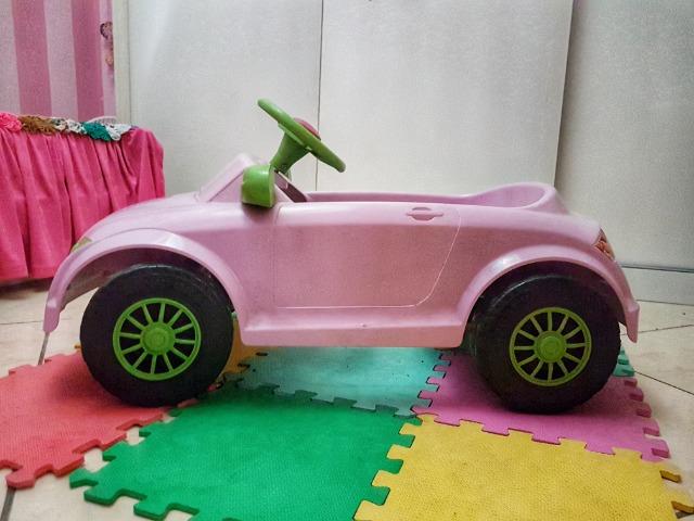Carrinho a pedal infantil Audi TT rosa - Momeplay (usado em muito bom estado) - Foto 4