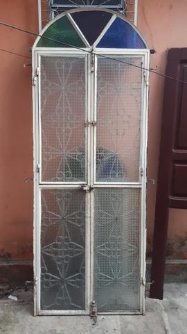 Vendo porta de ferro e janela - Foto 2