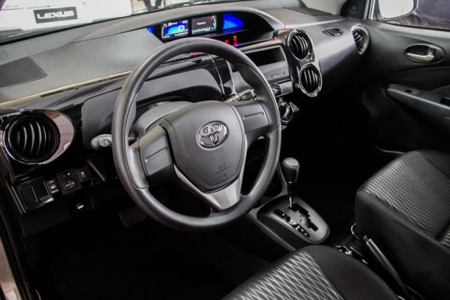 TOYOTA ETIOS HATCH X 13L AT 19/20 - Foto 10