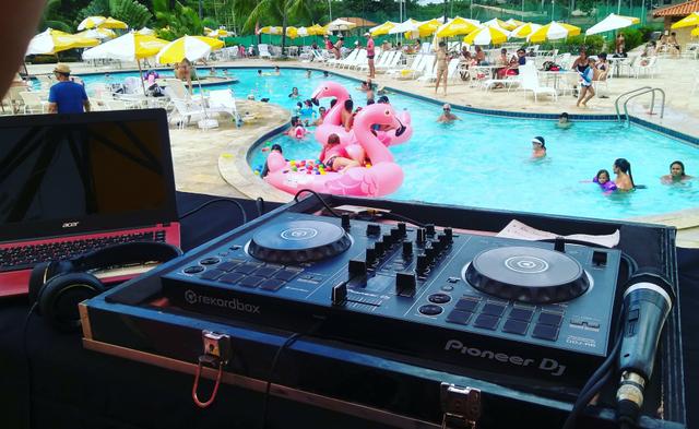 DJ -som