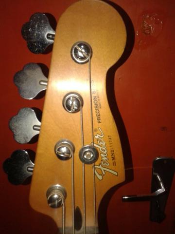 Contrabaixo Fender Precision mexicano