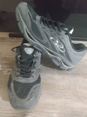 tres tenis por