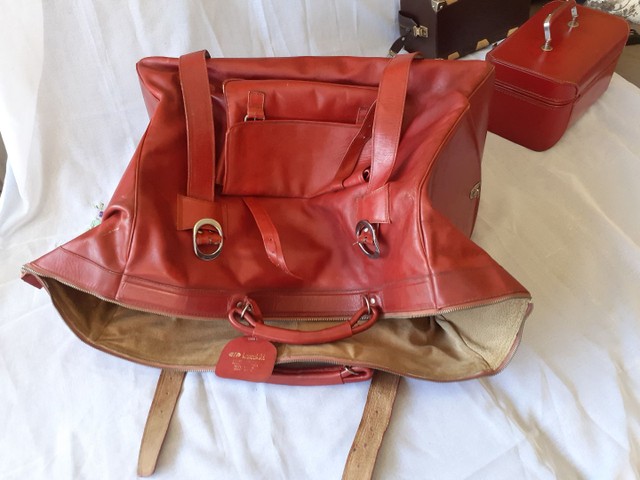 Bolsa em couro legítimo,  anos 70.