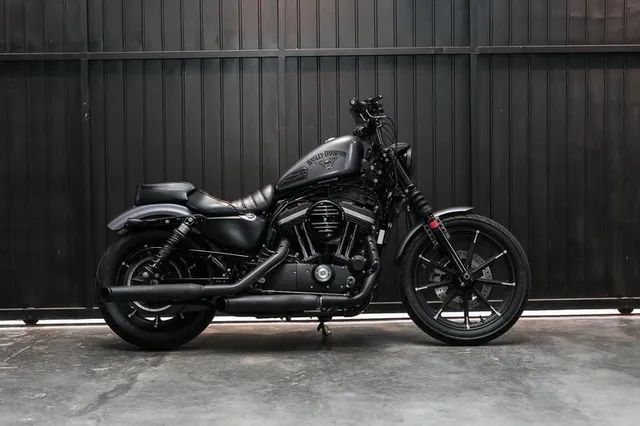 white harley davidson iron 883
