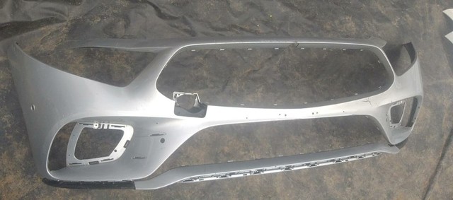 Parachoque Mercedes Amg257 prata com detalhe 