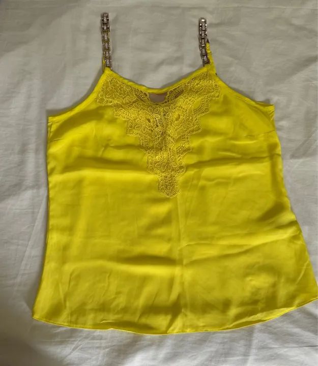 Blusa de renda amarela