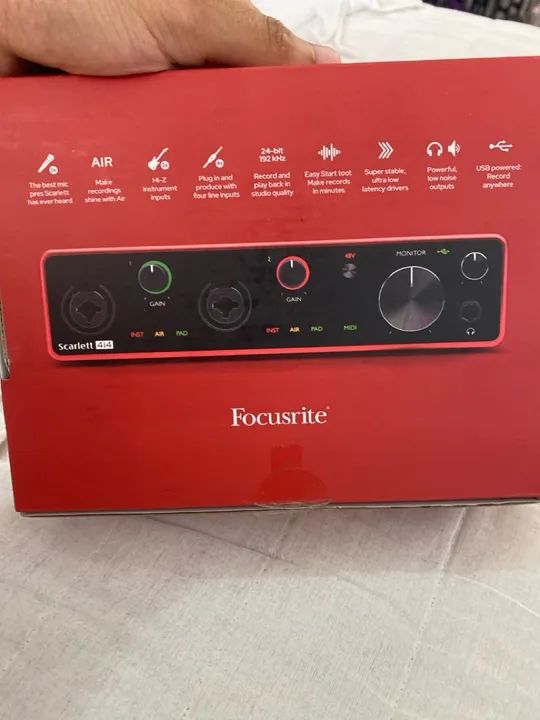 Interface de Áudio Focusrite Scarlett 4i4 - Nova! - Foto 2