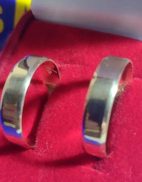 Alianças Peso 4.60 Gramas 4 mm Larga Noivado Casamento Ouro 18 kilates - Foto 2