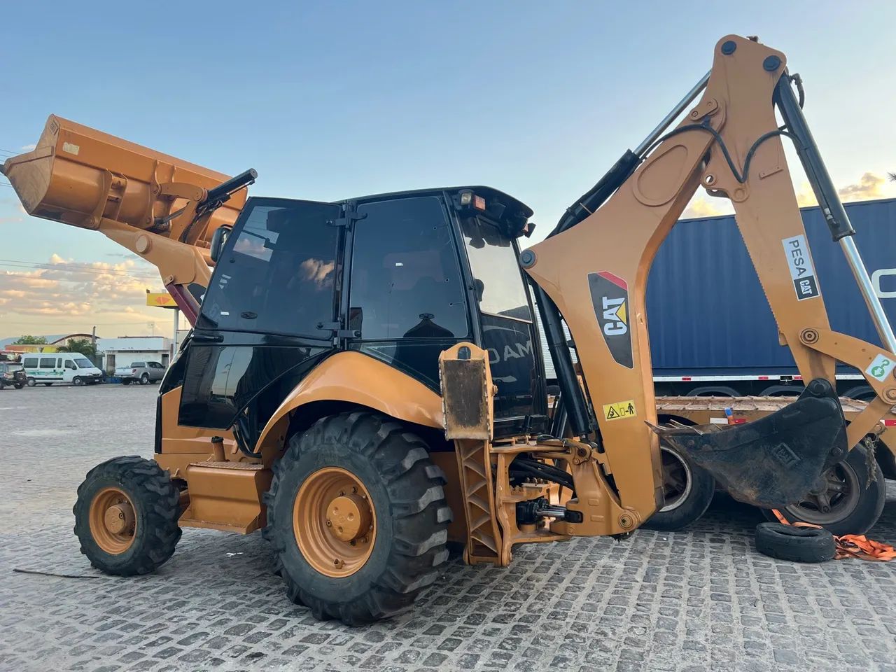 Retroescavadeira Caterpillar 416D ano 2014 - Foto 3