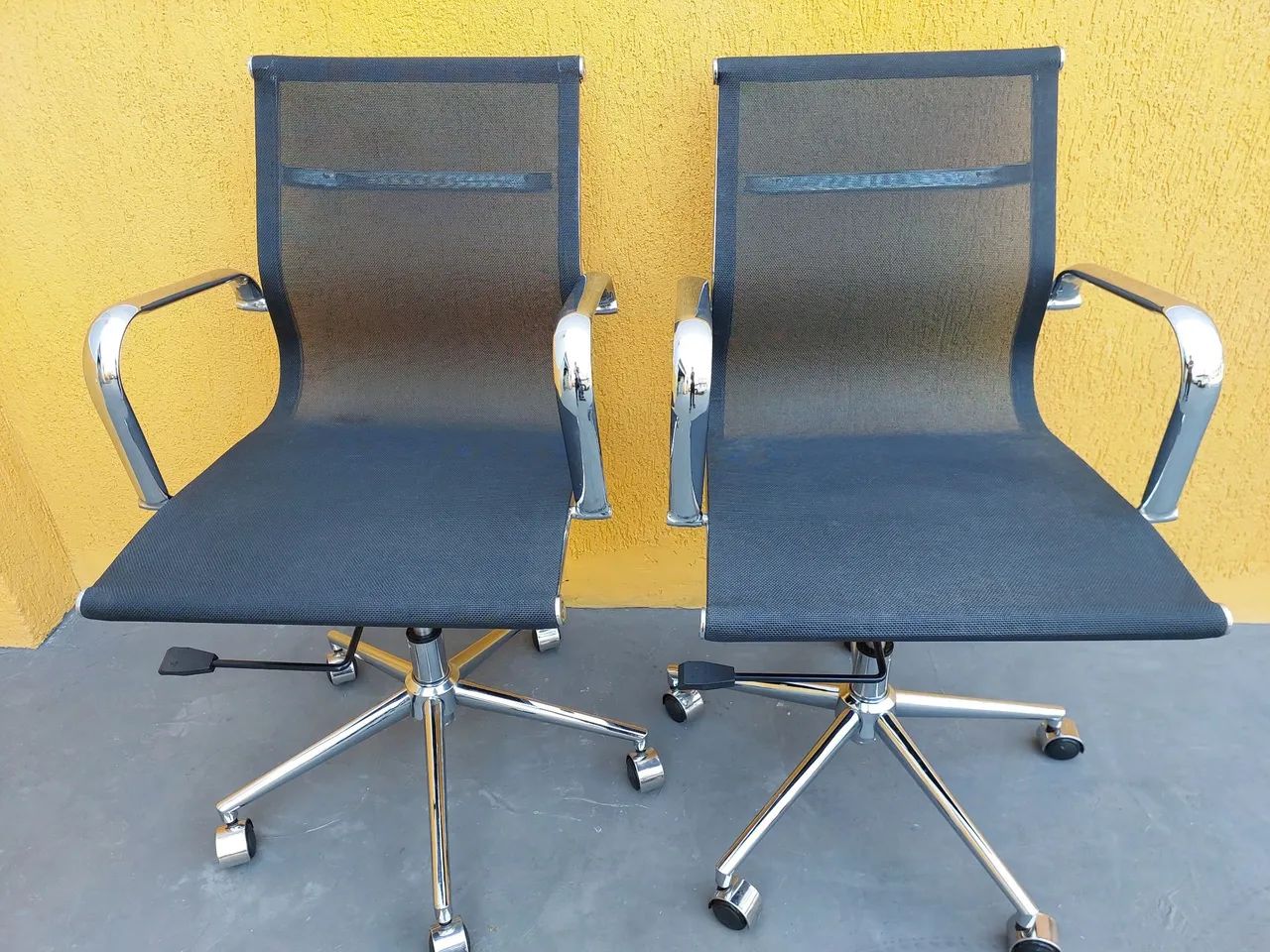 Cadeira escritorio cromada  - Foto 5