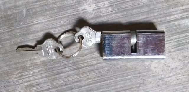 Cilindro (tambor) PADO (antigo), com duas chaves, seminovo, funcionando.