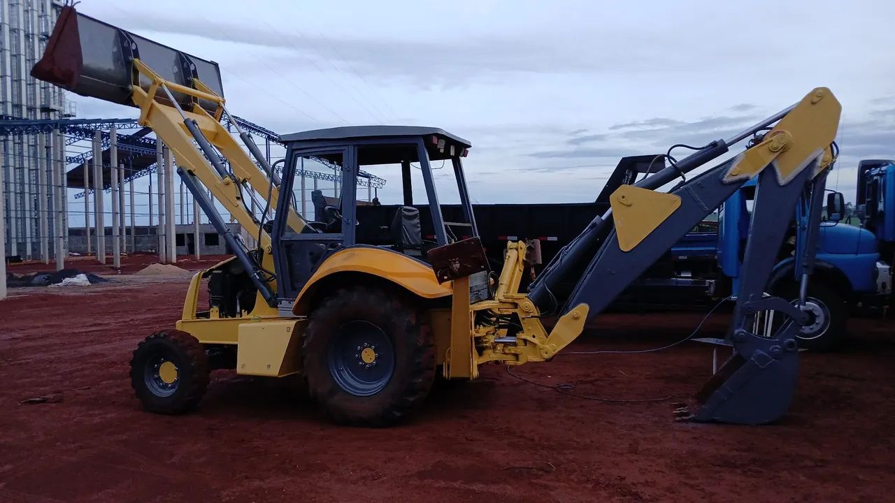 Retroescavadeira Usada em Ótimo Estado - Foto 3