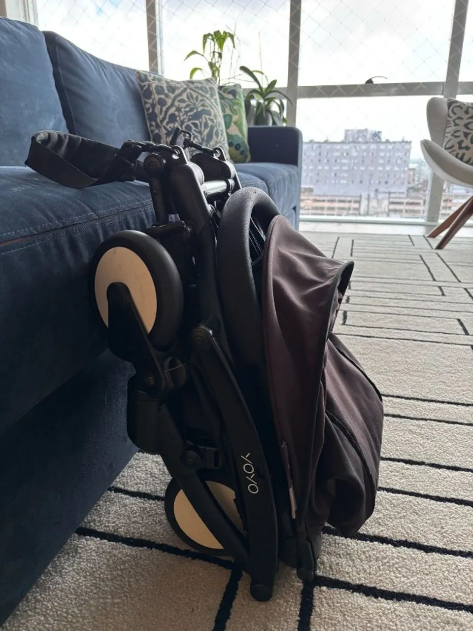 Carrinho Yoyo Babyzen compacto, leve e perfeito pra correria do dia a dia! - Foto 4