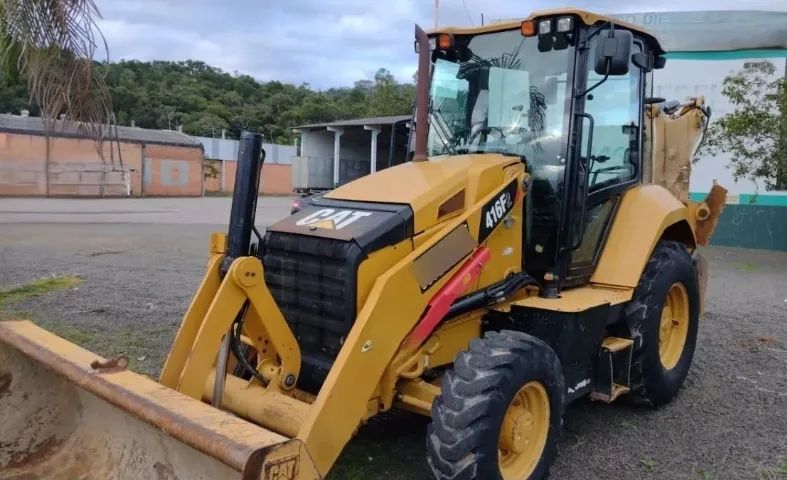 Retroescavadeira Caterpillar 2015 - Foto 5