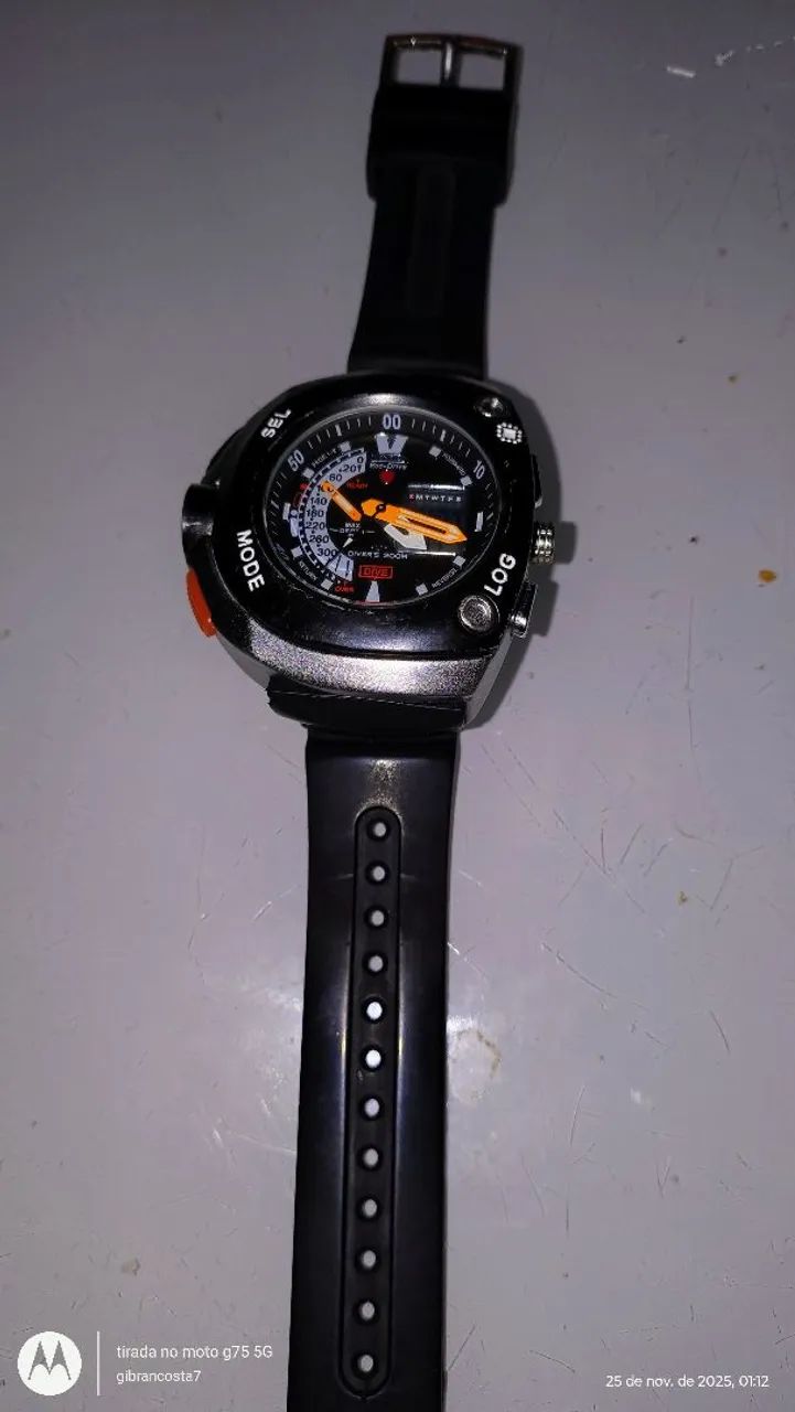 Relógio Citizen Aqualand Eco-Drive meia lua