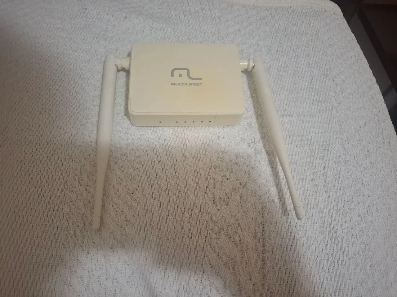 Roteador de Wi-Fi  multilaser 64208787740546120