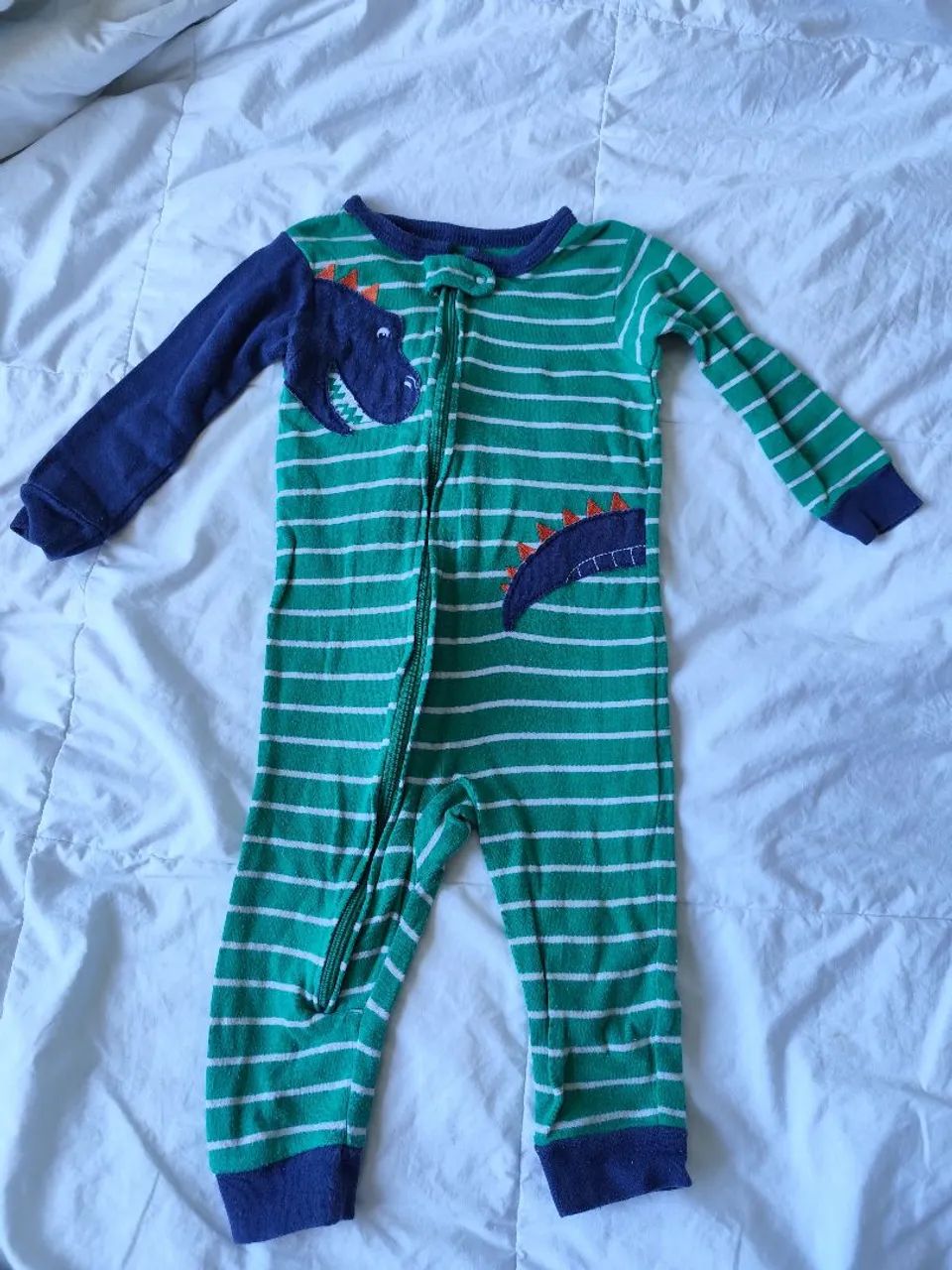Vendo macacão carters 12 M