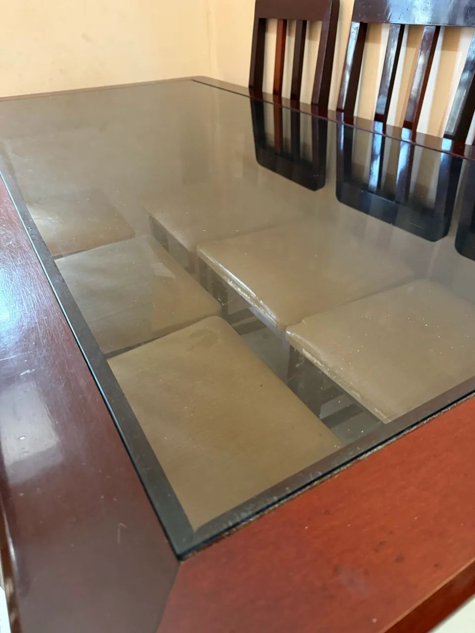 Mesa de jantar com 6 cadeiras de madeira - Foto 4