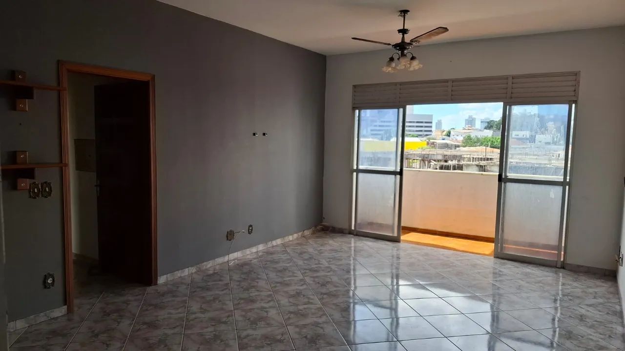 Apartamento com 3 quartos sendo 1 suíte e armários planejados