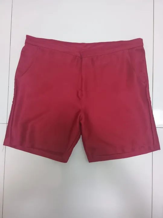 Bermuda Feminina Vermelha em Cetim