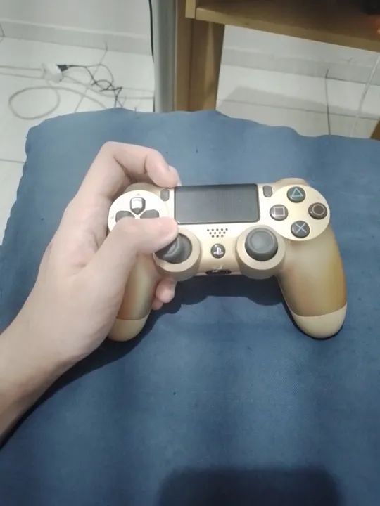 Controle de ps4 com analógico puxando - Foto 3