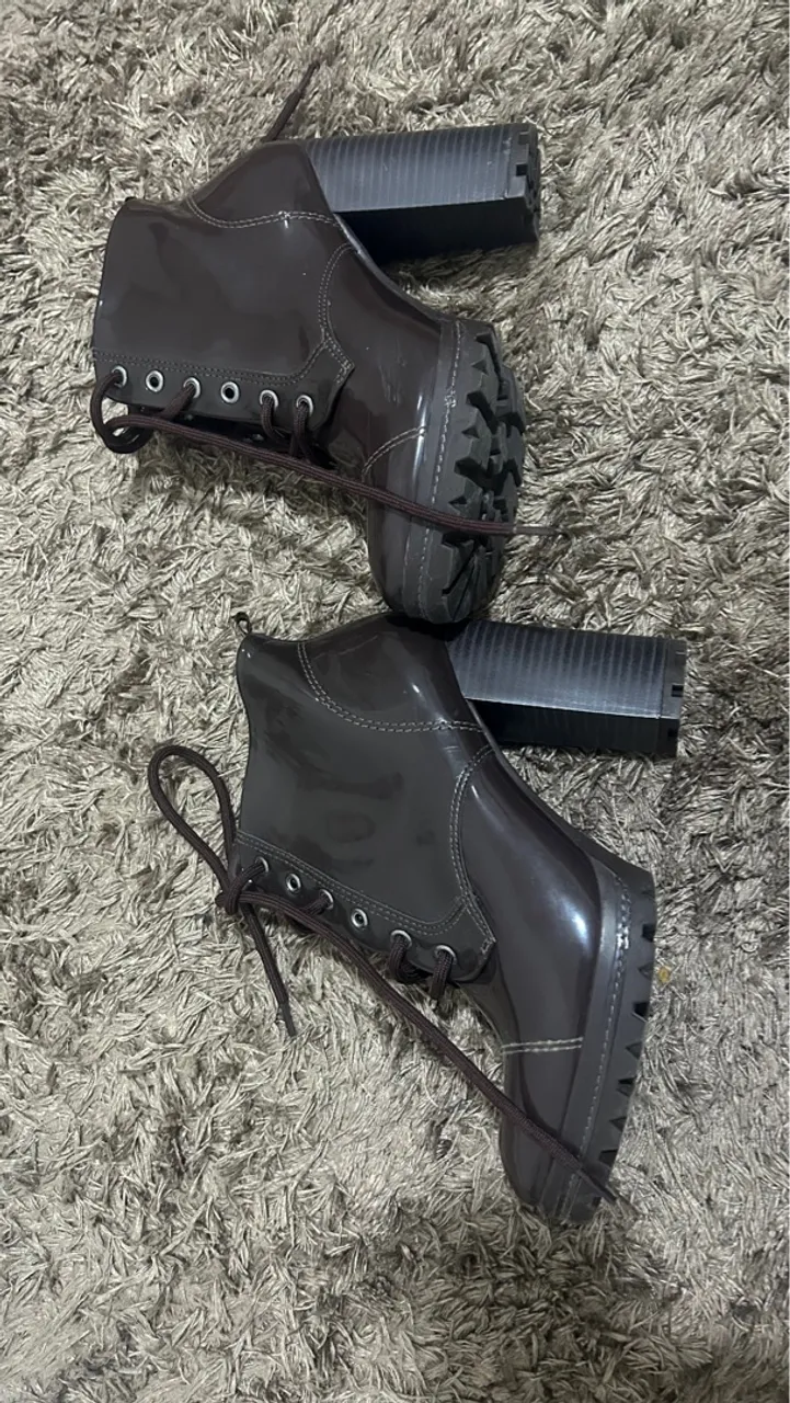 Bota feminina cano curto marrom