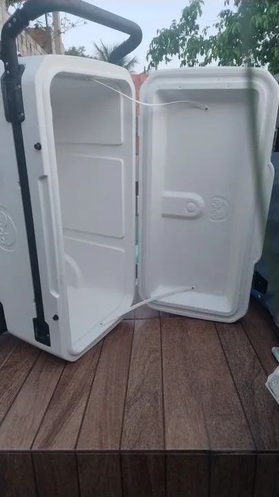 Caixa térmica Igloo 104litros. - Foto 6