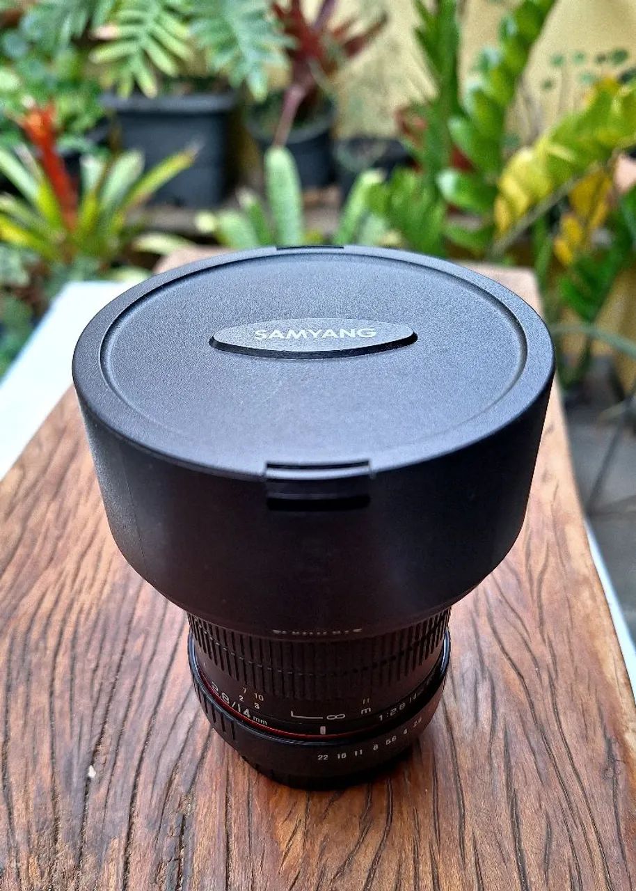 Lente Samyang 14mm f/2.8 p/ Canon EF - Ideal p/ paisagem e astrofotografia<br><br>
