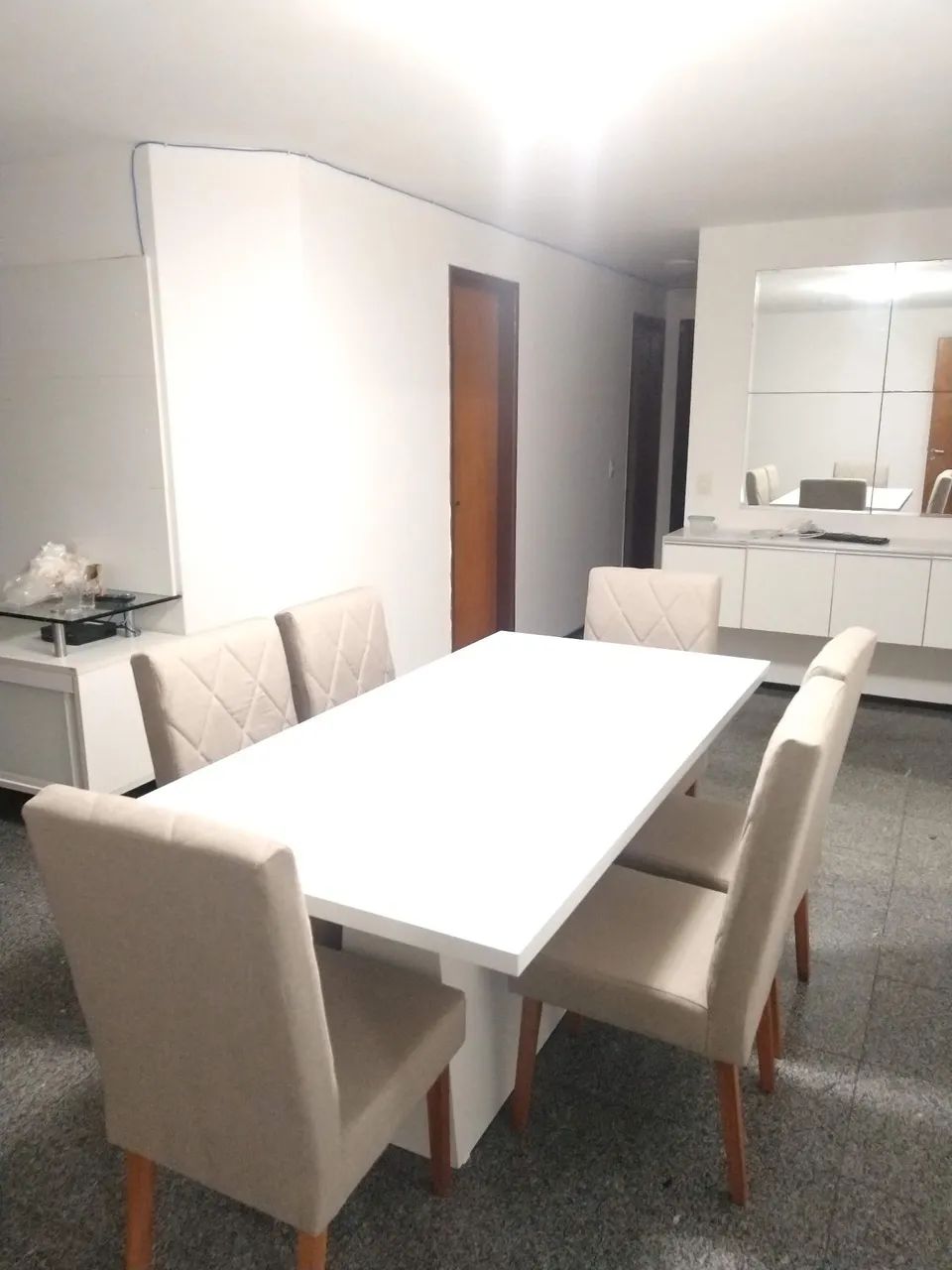 Mesa de jantar tampo de vidro laqueado 6 cadeiras 