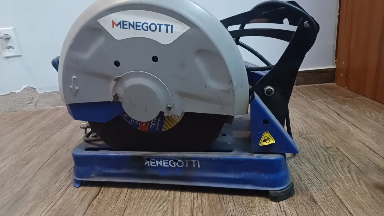 Esmerilhadora de Corte Menegotti