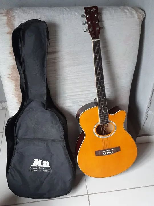 Violão elétrico. 