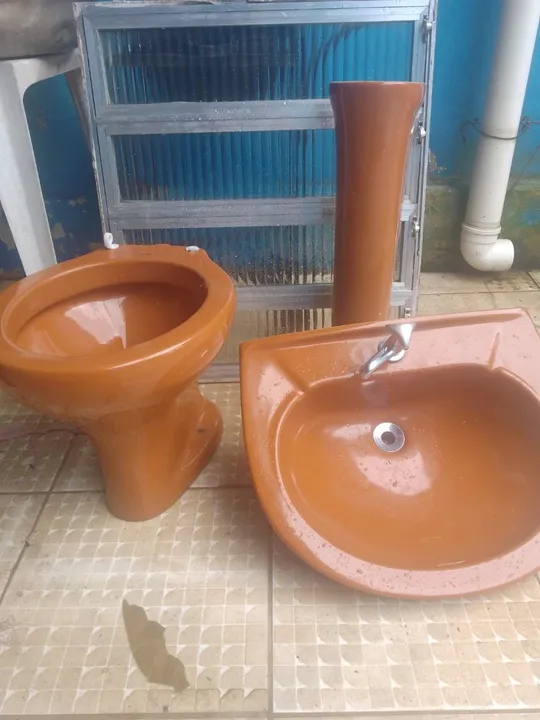 Conjunto de banheiro em cerâmica