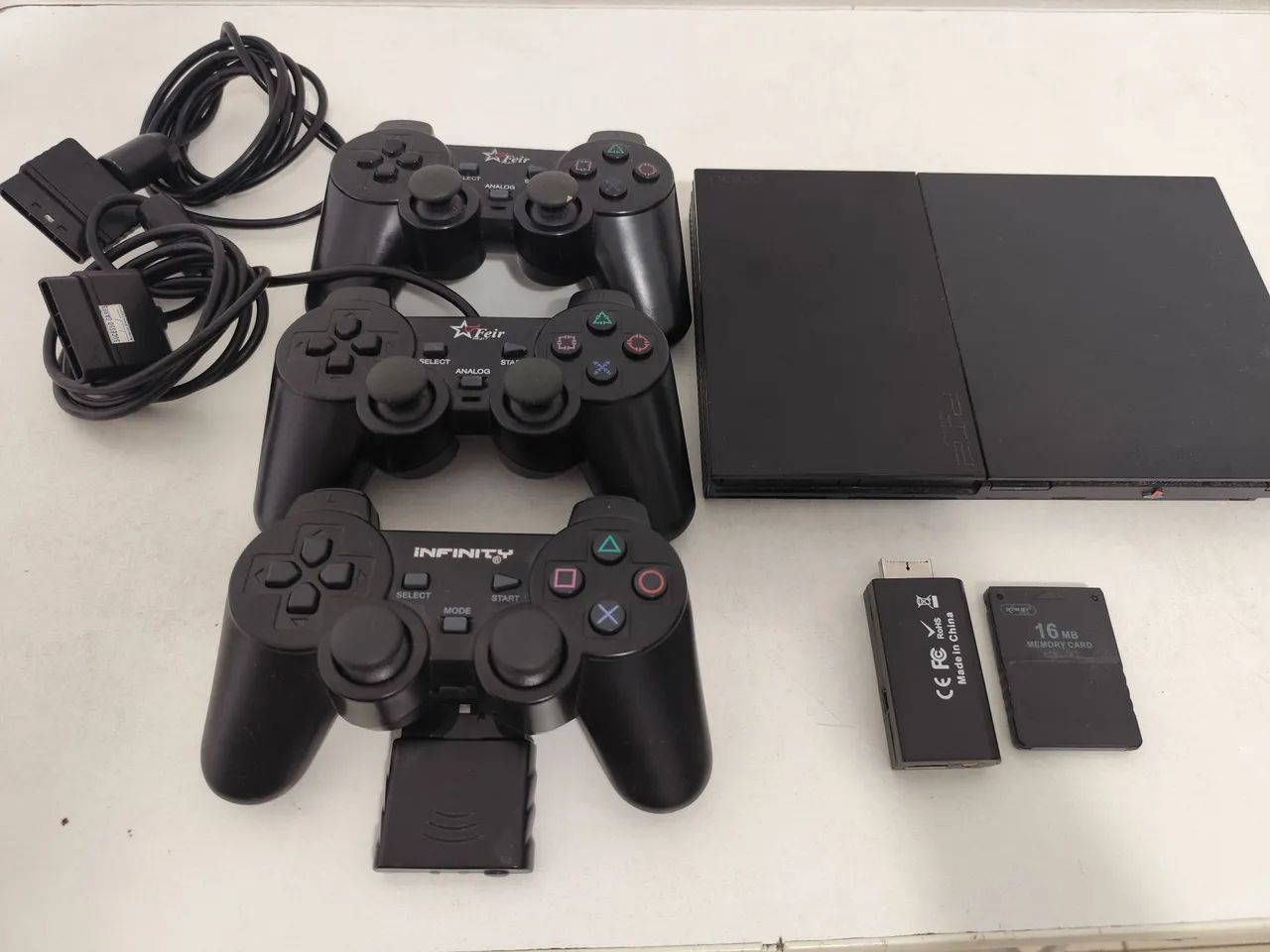 Playstation 2 com 3 controles e acessórios