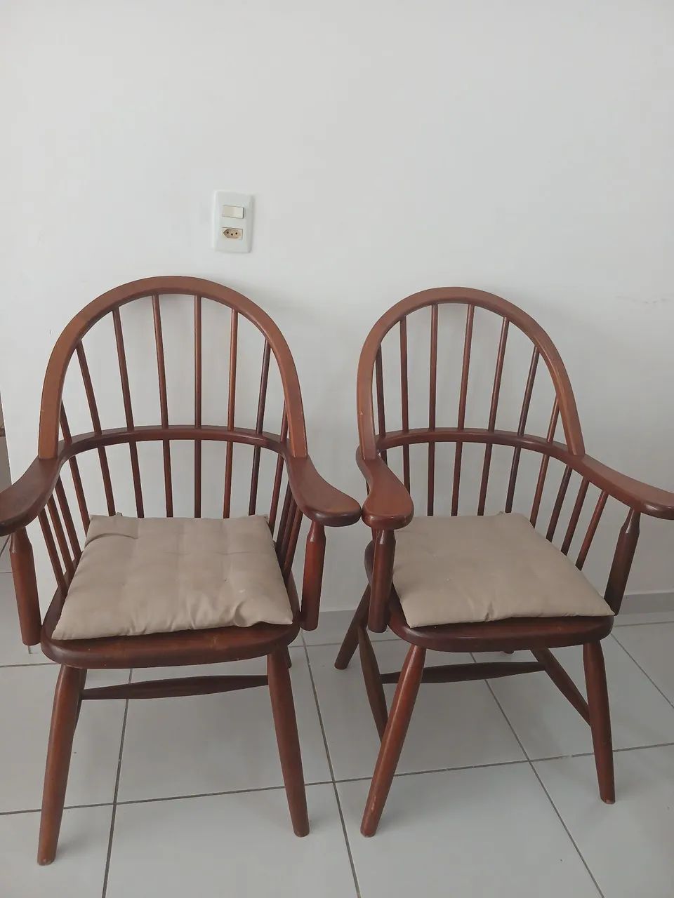 Wooden chairs64386069244418120