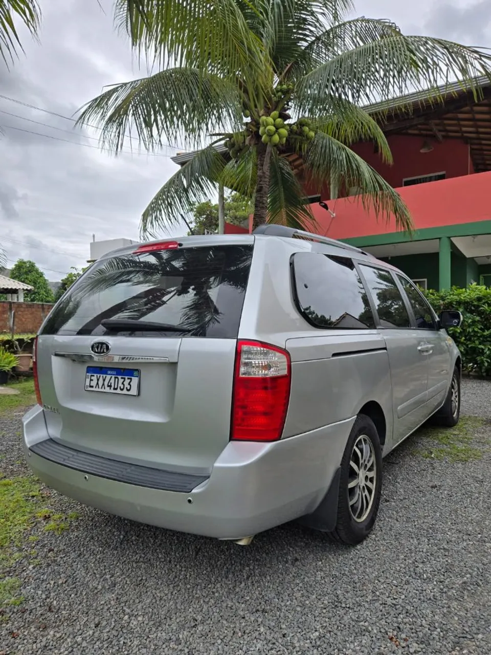 VENDO UMA KIA CARNIVAL CARRO DE PROCEDÊNCIA