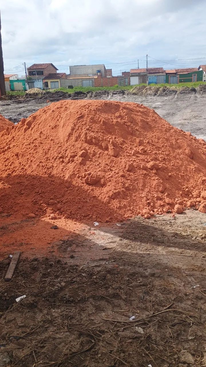 Vendo areia brita aterro e barro de jardim.